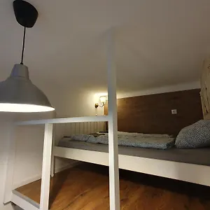  Appartamento Cozy With Air Condition Freshly Renovated